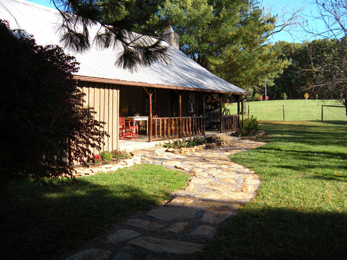 River Rhys Cabin is located in Pilot Mountain, NC in the Yadkin Valley